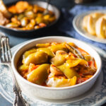 Pepper-tomato stew in bowls with bread slices